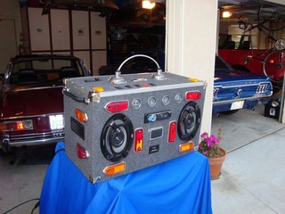 Illustration for article titled The Catbox Junkyard Boombox